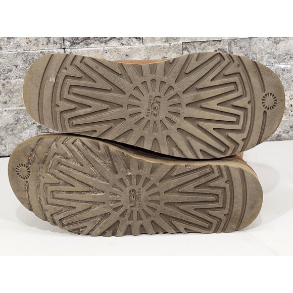 UGG Classic Bailey Button Boots in Chestnut Leather Sheepskin Womens 6 Warm Cozy - Picture 12 of 12